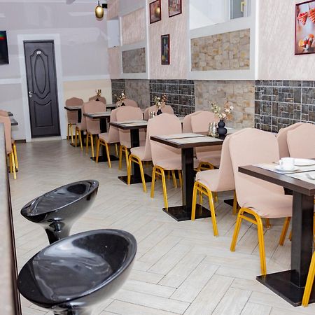 Lolo Hotel Chişinău Extérieur photo