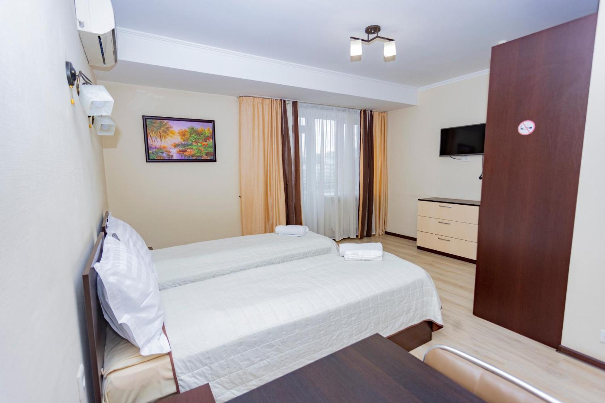 Lolo Hotel Chişinău Extérieur photo