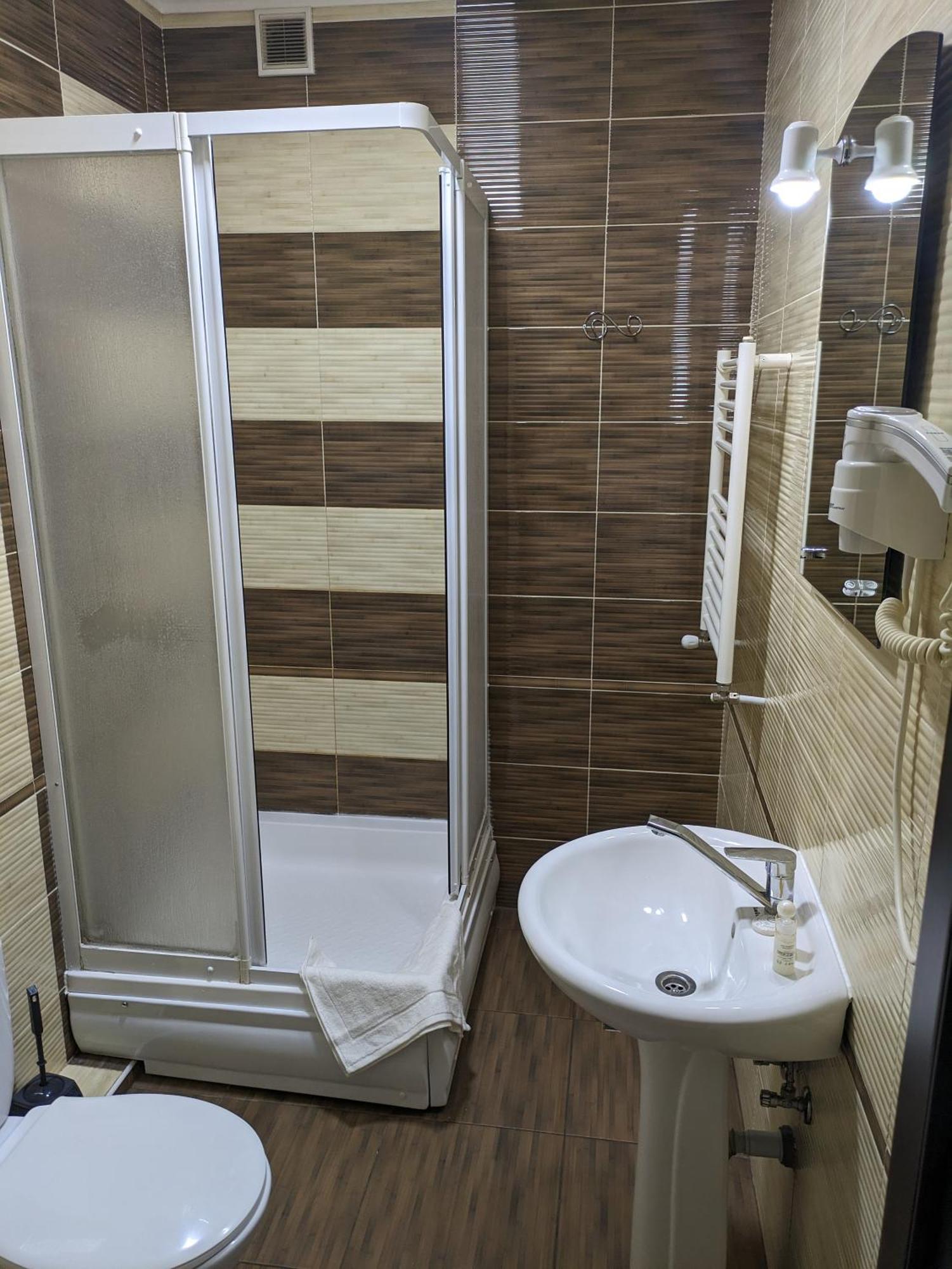 Lolo Hotel Chişinău Extérieur photo