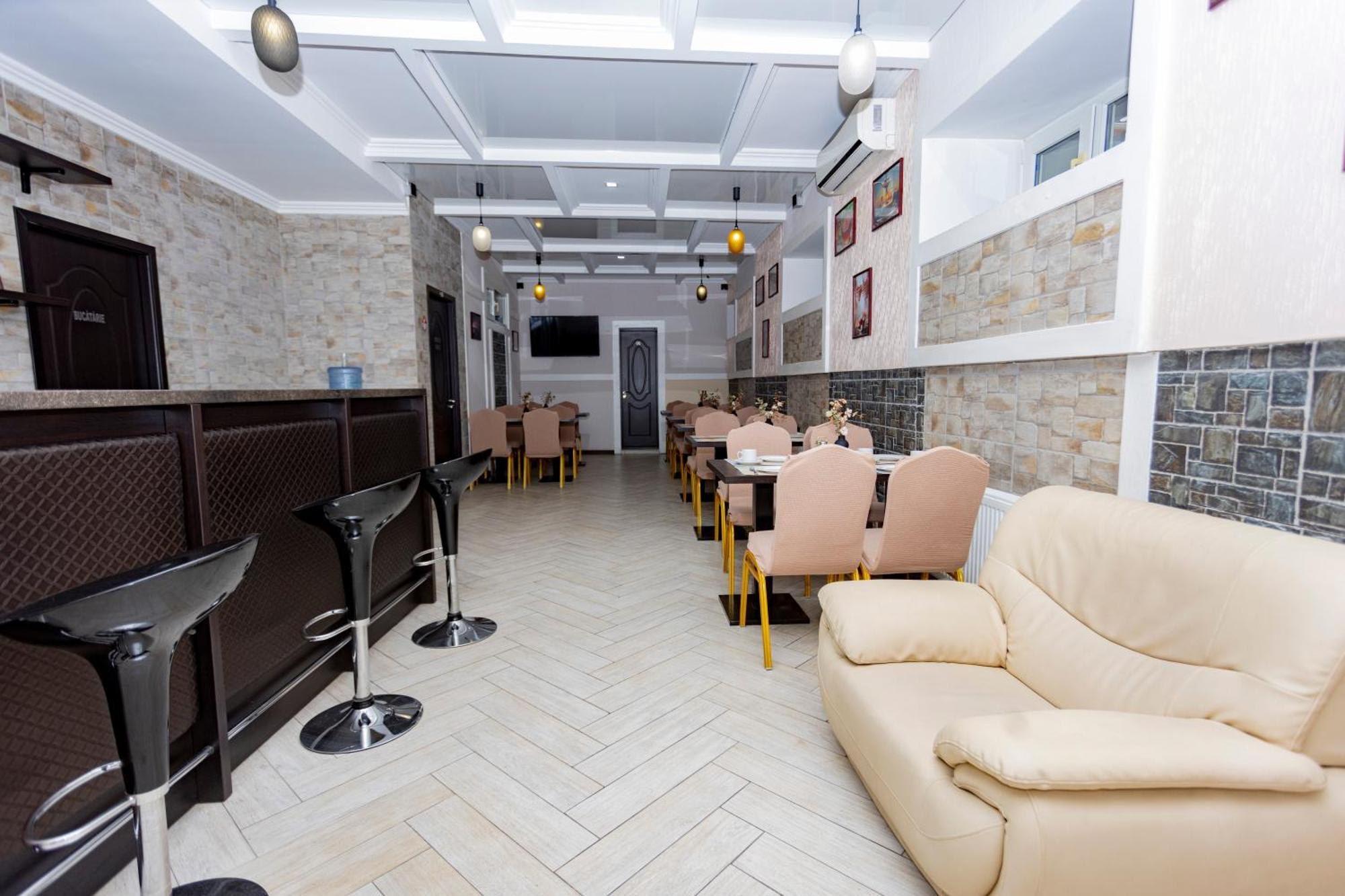 Lolo Hotel Chişinău Extérieur photo